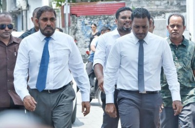 ގާސިމް އާއި ރިޔާޒުގެ މައްޗަށް އުފުލާފައިވާ ދައުވާތައް އަނބުރާ ގެންދަން ގޮވާލައިފި
