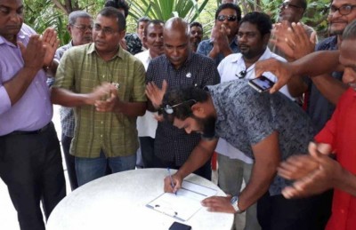 ފެންފުށީ ކައުންސިލްގެ ނައިބު ރައީސް ޖޭޕީ އަށް ސޮއި ކުރައްވައިފި