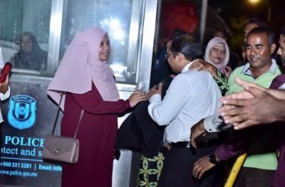 ރިޔާޒްގެ ފޯނު ހުޅުވައި ދީފި، މައްސަލަ ކުރިއަށް ގެންދިއުމާ މެދު ގޮތެއް ނިންމަނީ