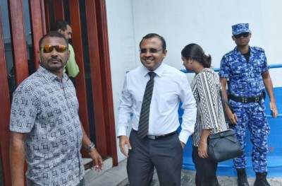 ފޯނު ހުޅުވަން އެންގުން: ހައްގުތަކުގެ ވާހަކައާ އެކު ގާނޫނީ ބަހުސަކަށް