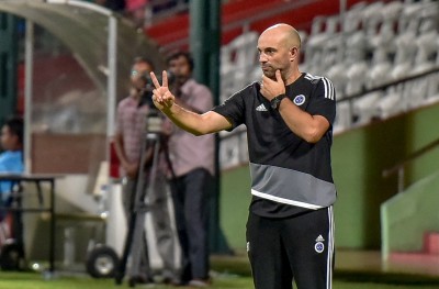 އެއް ކުޅުންތެރިއަކަށް ބަރޯސާވެގެން ކުރިއަށް ނުދެވޭނެ: ޓަވަރޭސް