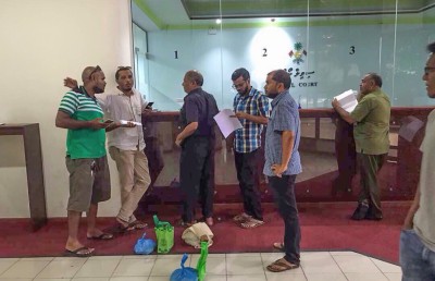 އަލީމަށް ކުރި ޖޫރިމަނާ ދައްކަން 85،000ރ. ގެ ވަކިލާރި ހިފައިގެން ކޯޓަށް!