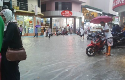 ބޯ ވާރެޔާ އެކު އިރުކޮޅެއްގެ ތެރޭ މާލޭގައި ފެންބޮޑުވެއްޖެ