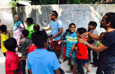 ބަނދަރު: ޒަރީރުގެ ފުރަތަމަ ޑައިރެކްޝަން