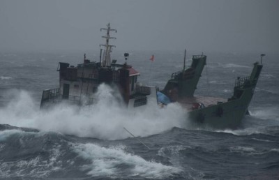 ނައީމާއި ޒުލޭޚާ: ގަދަ ކަނޑުގައި ވެސް އެކަކު އަނެކަކަށްޓަކައި!