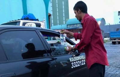 މި މީހުންގެ ކަމަކީ މަގުމަތިން ދާ މީހުން ރޯދަ ވީއްލަން އެހީތެރިވުން!