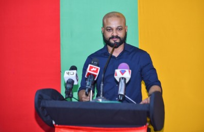 ފާރިސްގެ ބޮޑުދައިތަގެ ހާލު ސީރިއަސް، އާދޭސް ދެންނެވުމުން ވެސް ޕާސްޕޯޓެއް ނުދިން
