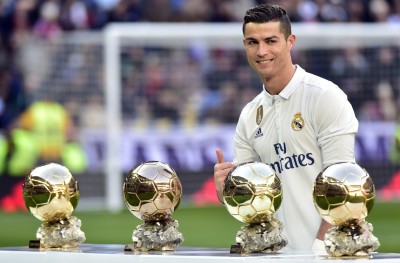 ފައިނަލުގެ ކުރިން ޒިދާންގެ ތައުރީފް ރޮނާލްޑޯ އަށް