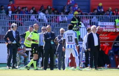 ނަސްލީ ގޮތުން ދިމާކޮށްފިނަމަ މެޗު ހުއްޓުވުމުގެ ބާރު ރެފްރީންނަށް ދީފި