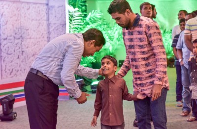 ރައީސް ޔާމީންގެ ދެކަނބަލުން އީދު ސަލާމް ކުރެއްވުން ދަރުބާރުގޭގައި