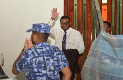 ދޫނިދޫ ޖަލުގައި ހުންނެވި އަދީބާ އެޗްއާރުސީއެމުން ބައްދަލުކޮށްފި