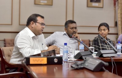 ޕެޓްރޯލާއި ޑީސަލްގެ ޑިއުޓީ ފަސް ޕަސެންޓަށް ކުޑަކުރަން ކޮމެޓީން ފާސްކޮށްފި