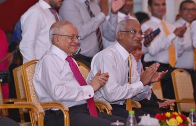 ގައުމަށް އެންމެ ފައިދާ ބޮޑީ އަޅުގަނޑާއި ނަޝީދު އެކުގައި މަސައްކަތް ކުރުން: މައުމޫން
