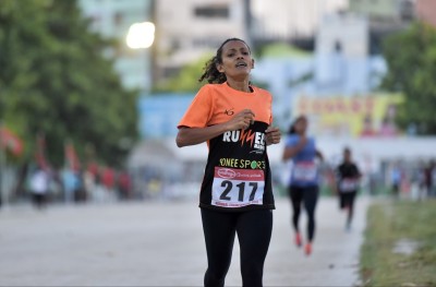 މަރީ ހާފް މެރެތަން ރެކޯޑް މުގުރާލައިފި