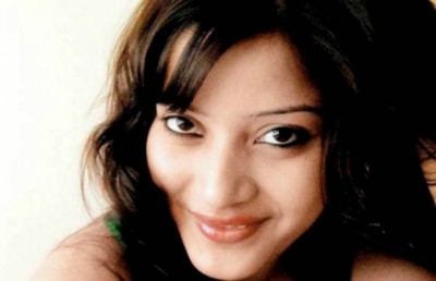 ދަރި މަރާލި އިންދިރާނީއަށް ޖަލުގައި ވެސް މަޑަކުން ނުހުރެވޭ!