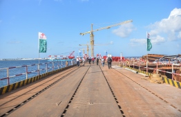 ބްރިޖުގެ ގިނަ މަސައްކަތްތަކެއް ނިމިއްޖެ، ޑެކު އަޅަން ފަށަނީ