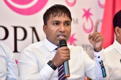 އިލްހާމްގެ ހަތަރު ކޮއްކޮ މަގާމުން ވަކިކޮށްފި