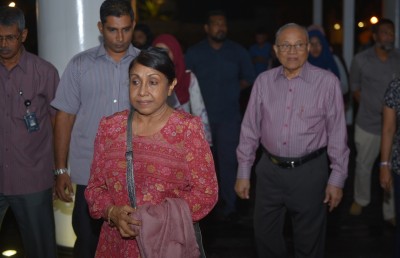 މައުމޫން ސިންގަޕޫރަށް ފުރާވަޑައިގެންފި