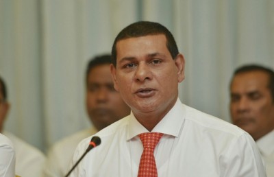 ވޯޓުތަކަށް މެމްބަރުން މިލިއަނުން ފައިސާ ނެގި މަންޒަރު ފެނުނު: ސިޔާމް