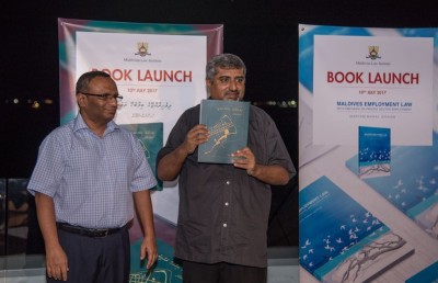 ބިމާ ބެހޭ ގާނޫނާއި ވަޒީފާއާ ބެހޭ ގާނޫނާ ބެހޭ ދެ ފޮތެއް ލޯ އިންސްޓިޓިއުޓުން ނެރެފި