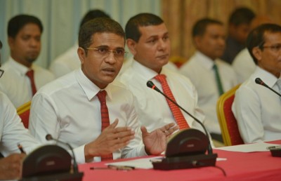 ވޯޓުތަކަށް މެމްބަރުން މިލިއަނުން ފައިސާ ނެގި މަންޒަރު ފެނުނު: ސިޔާމް