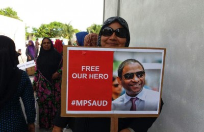 ސައުދު ދޫކޮށްލަން ގޮވާލައި ވިލިނގިލީގައި މުޒާހަރާކޮށްފި