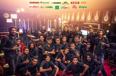 ހަބޭސް ބޮޑުބެރު ބޭންޑް މެލޭޝިއާ އަށް، ގްރެވިޓީ ބައި ހަބޭސް އުކުޅަހަށް