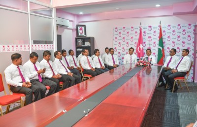 ރައީސް މެމްބަރުންނަށް: މިއީ ޖަޒުބާތީވާންވީ ވަގުތެއް ނޫން، ހިތްވަރު ދެ ގުނަ ކުރަންވީ