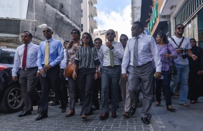 މެމްބަރުން ފުލުހުންގެ ސަފުތައް ރޫޅާލި ކަމަށް ތުހުމަތެއް ނުކުރެވޭނެ: ނަޝީދު