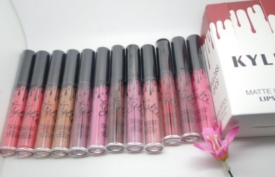 އެންމެ ބާރަށް ކުރިއަރަނީ ކައިލީ ޖެނާގެ މޭކަޕް ބްރޭންޑް؛ ބިލިޔަން ޑޮލަރުގެ ބްރޭންޑަކަށްވަނީ