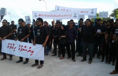 އަނަސް އަށް އިންސާފު ހޯދައިދޭން ގޮވާލައި މީދޫގައި ބޮޑު ހިނގާލުމެއް