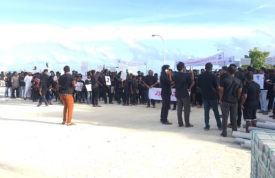 އަނަސް އަށް އިންސާފު ހޯދައިދޭން ގޮވާލައި މީދޫގައި ބޮޑު ހިނގާލުމެއް
