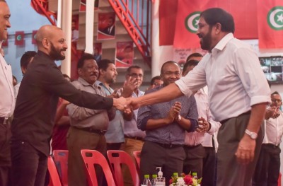 ފާރިސް އަކީ ޕީޕީއެމްގެ ކުޅޭކުޅޭ ބުދެއްތަ؟