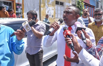 އާޒިމްގެ ޕާސްޕޯޓް ވެސް ތިން މަސް ދުވަހަށް ހިފަހައްޓައިފި