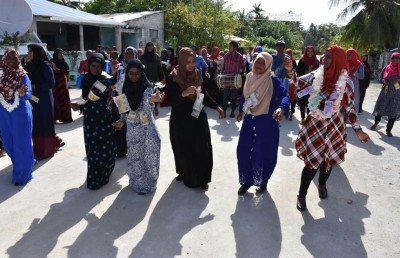 ލ. އަތޮޅުން މައިދައިތަމެން މިތިބަ އަންނަނީ ބަލައި!