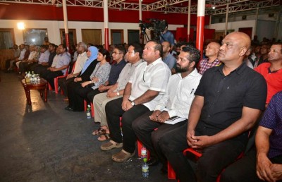 ބައި އިލެކްޝަން ހުއްޓުވަން ސަލާމަތީ ބާރުތަކުން ނުކުންނަން ޖެހޭ: މައުމޫން