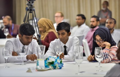 ޒުވާނުން ފަތުރުވެރިކަމުގެ ދާއިރާއަށް ތައްޔާރުކުރަން ޔުނިވާސަލް ފައުންޑޭޝަނުން ވިލާ ކޮލެޖާ ގުޅިގެން ކޯހެއް ފަށައިފި