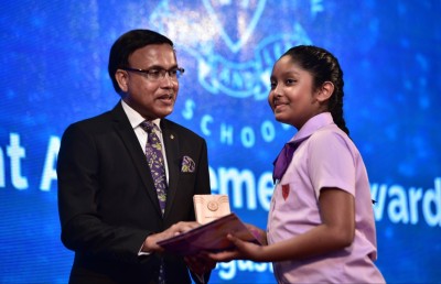 ޣިޔާސުއްދީން ސްކޫލުން ކާމިޔާބު ހޯދި ދަރިވަރުންނަށް އެވޯޑު ދީފި
