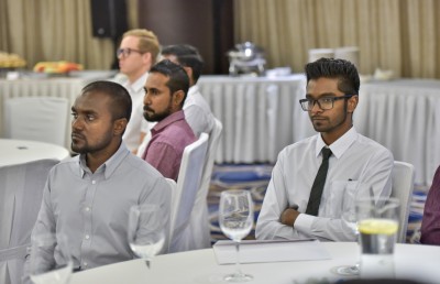 ޒުވާނުން ފަތުރުވެރިކަމުގެ ދާއިރާއަށް ތައްޔާރުކުރަން ޔުނިވާސަލް ފައުންޑޭޝަނުން ވިލާ ކޮލެޖާ ގުޅިގެން ކޯހެއް ފަށައިފި