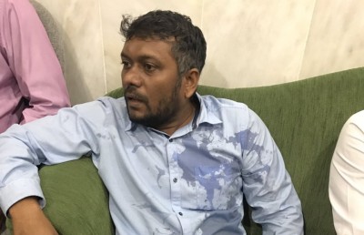 ބިސް ކޮތަޅު އޮތީ މެމްބަރު އައްސަދުގެ އަތުގައި!