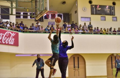 ފިރިހެން ޗެމްޕިއަންކަން ޓީރެކްސް އަށް، އަންހެން ތަށި ޓައިޓަންސް ހޯދައިފި