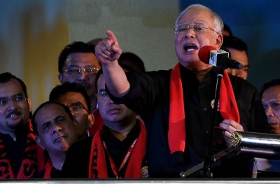 މެލޭޝިއާއިން އާ ފިޔަވަޅެއް: ބޯޑުގައި އަންހެނަކު ނެތް ކުންފުނިތަކުގެ ނަންތައް އިއުލާންކުރަނީ