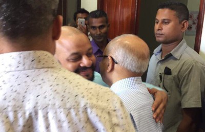 ފާރިސްގެ ބަންދަށް 50 ދުވަސް، މައުމޫން ކޯފާވެއްޖެ!