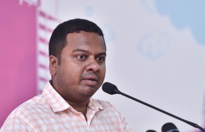 މުންދުގެ އިންޒާރު ނަޝީދަށް: ހިމާޔަތް އޮތްކަން ލިޔުމުން ދައްކަވާ، އެހެން ނޫނީ ދިވެހި ސަރުކާރުގެ އަމުރު ހިނގާނެ