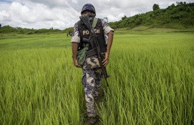 ދެ މިިލިއަން ގުޅަ ޑްރަގާ އެކު މިއަންމާ ސިފައިންގެ ދެ މީހުން ރަކީން އިން އަތުލައިގެންފި