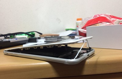 އައިފޯން 8 ޕްލަސް ފުފި، ދެފަޅިވާ މައްސަލައެއް ބަލަނީ