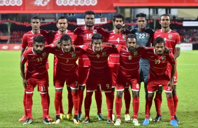 ކުޅުންތެރިންނަށް ތައުރީފް ކުރިއިރު، ކޯޗު މާޔޫސްވެފައި