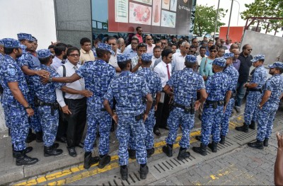 ހައްޔަރުކުރާ ނަމަ ޔުނިފޯމް މަޖުބޫރު: ފުލުހުންނަށް ގާނޫނީ ބޮޑު ހުރަހެއް