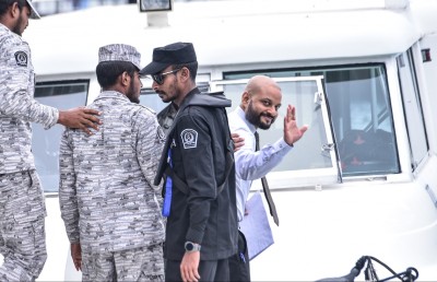 ފާރިސްގެ އިސްތިއުނާފް ބަލާ ބެންޗް ބަދަލުކުރި މައްސަލާގައި އަވަހަށް ގޮތެއް ނިންމަން އެދެފި