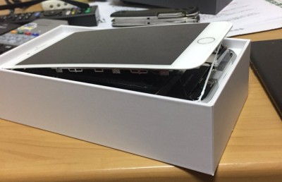 އައިފޯން 8 ޕްލަސް ފުފި، ދެފަޅިވާ މައްސަލައެއް ބަލަނީ